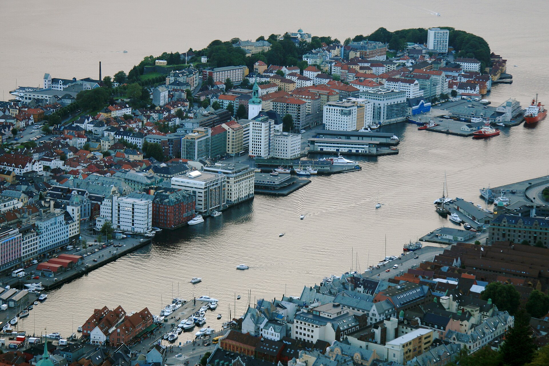 Bergen — FLØYEN: Fløibanen · in Minuten auf 320 m über der Stadt