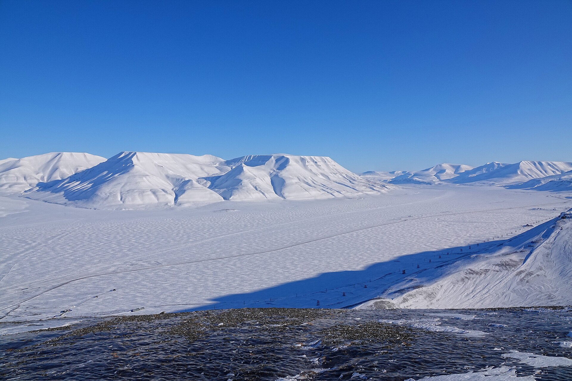 Longyearbyen — ADVENTDALEN: Wo sich die Landschaft öffnet · Mitternachtssonne