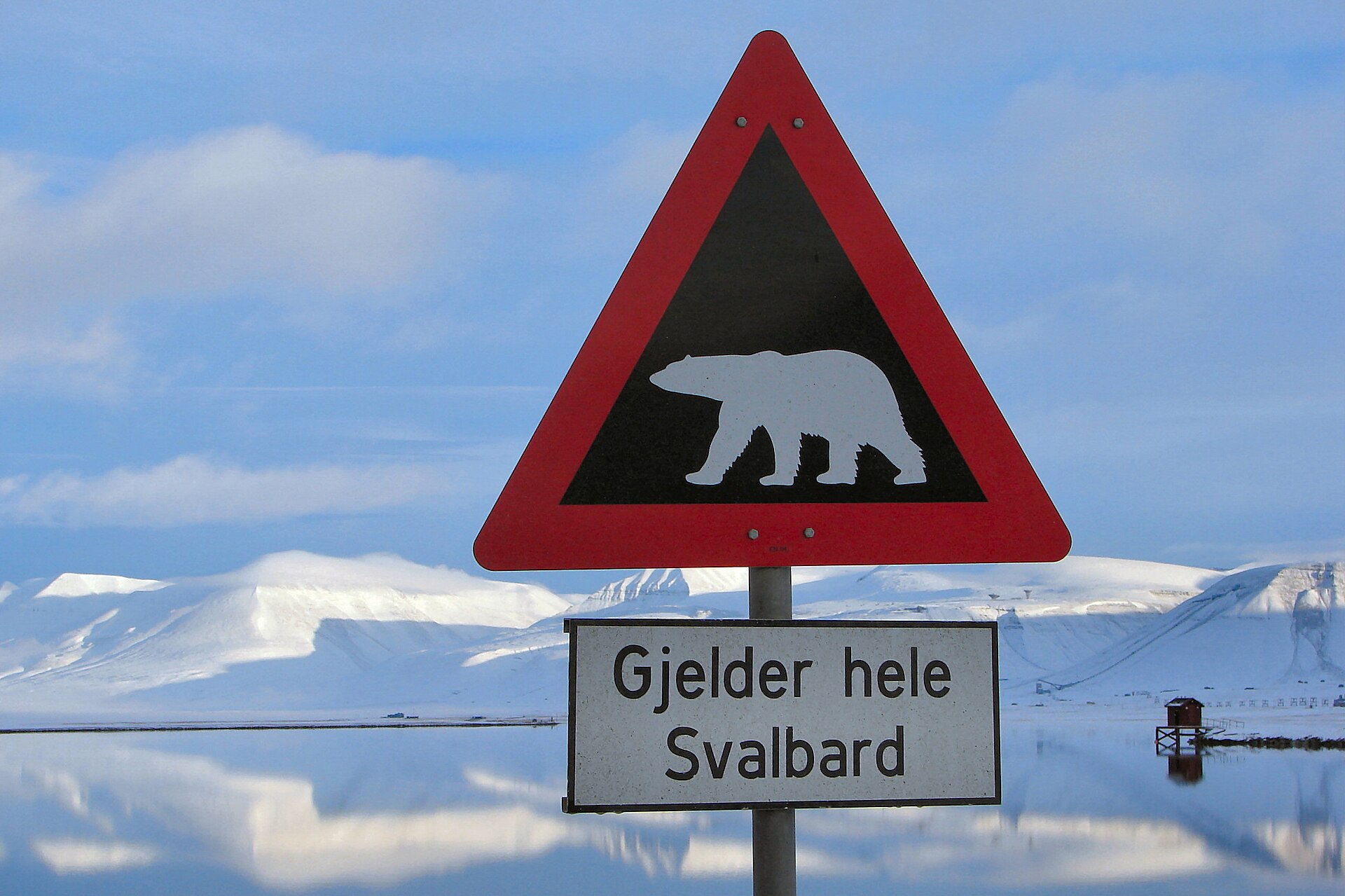 Longyearbyen — DAS SCHILD: Gjelder hele Svalbard · ab hier ist keine Stadt mehr