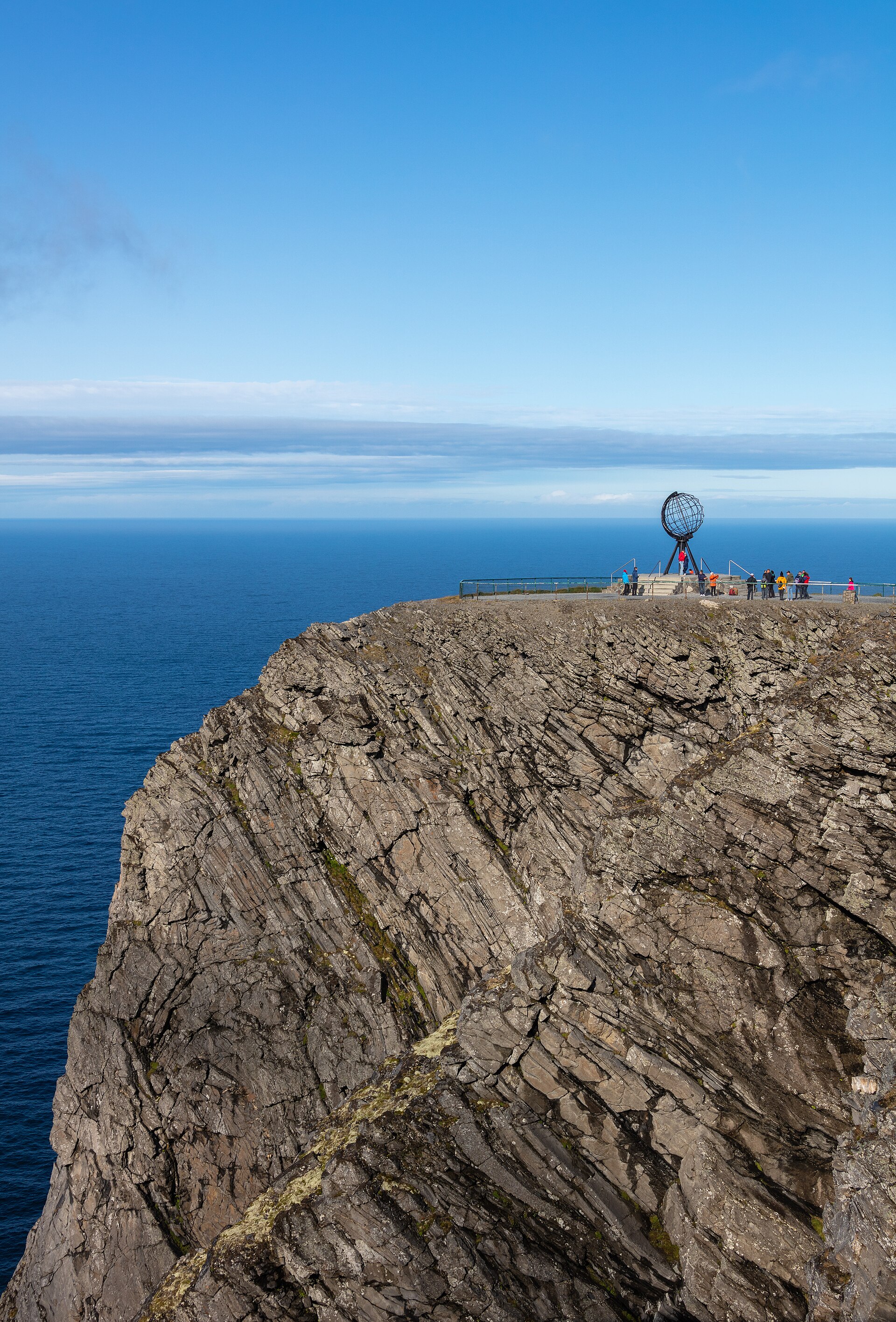 Nordkap — DAS NORDKAP: Der Globus, die Klippe, das Licht · am besten spät