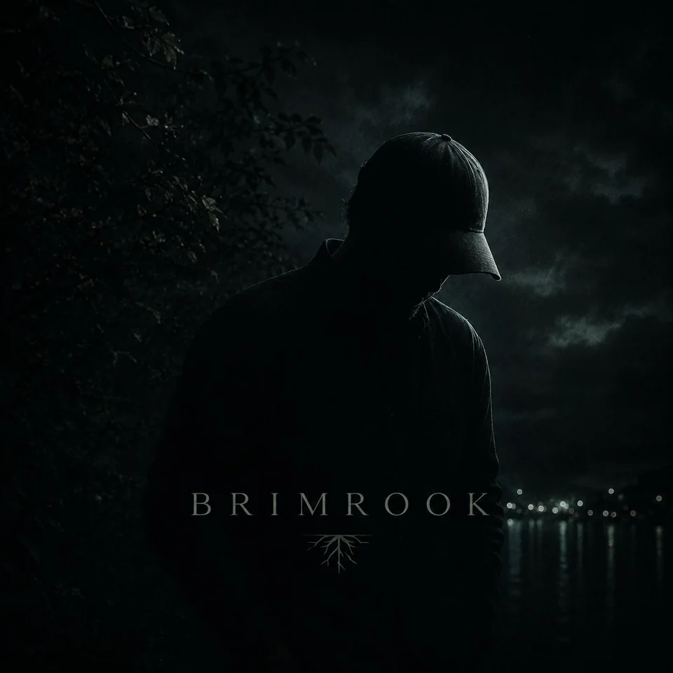 Albumcover von Brimrook: dunkle Silhouette mit Cap am nächtlichen Hafenwasser